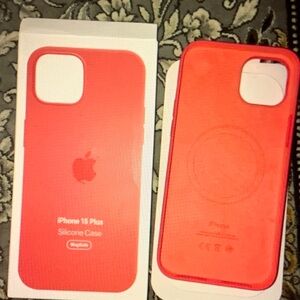 Apple iPhone 15 Plus Silicone Case - Vibrant Red